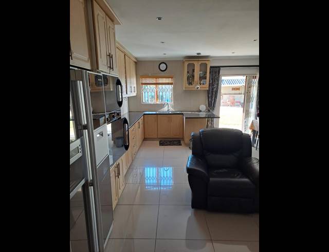 3 BEDROOM SIMPLEX FOR SALE IN PARK HILL